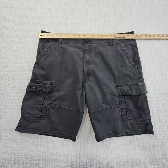 Wrangler Relaxed Fit Cargo Shorts Men's 42 Grey 7 Pockets 9" Inseam Utility EUC - Picture 4 of 13